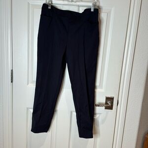 Akris deressy ankle pants. Cute pockets. Pristine.